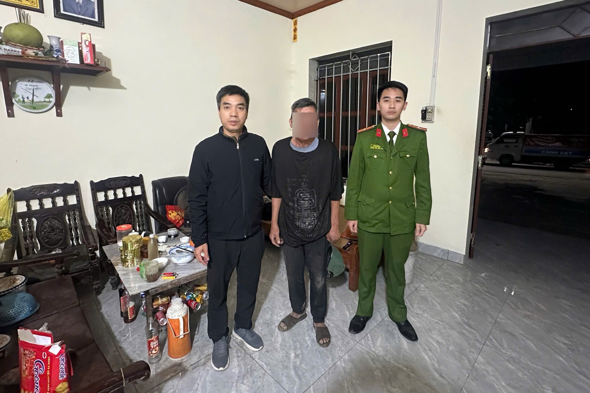 Công an xã Thái Tân kịp thời hỗ trợ người dân gặp khó khăn trong quá trình tuần tra